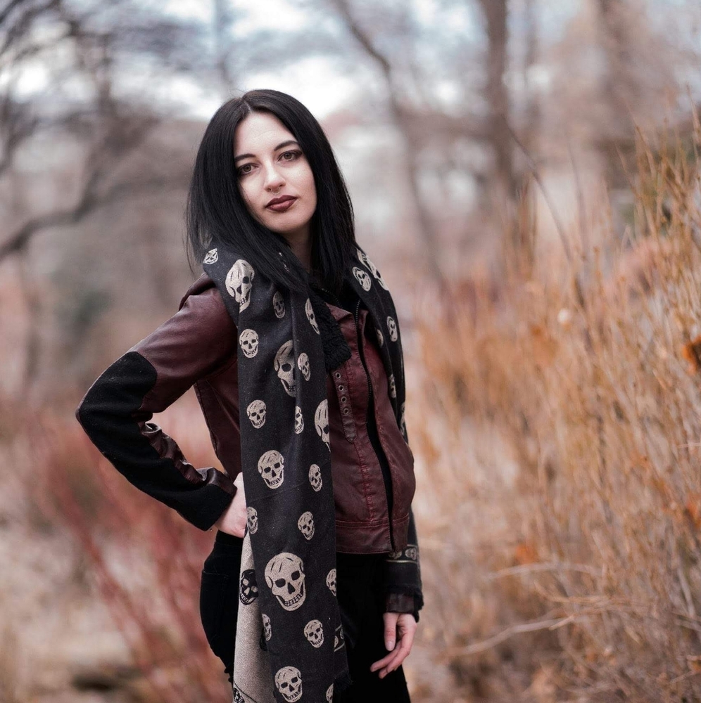 Meet your Posher, Cassandra